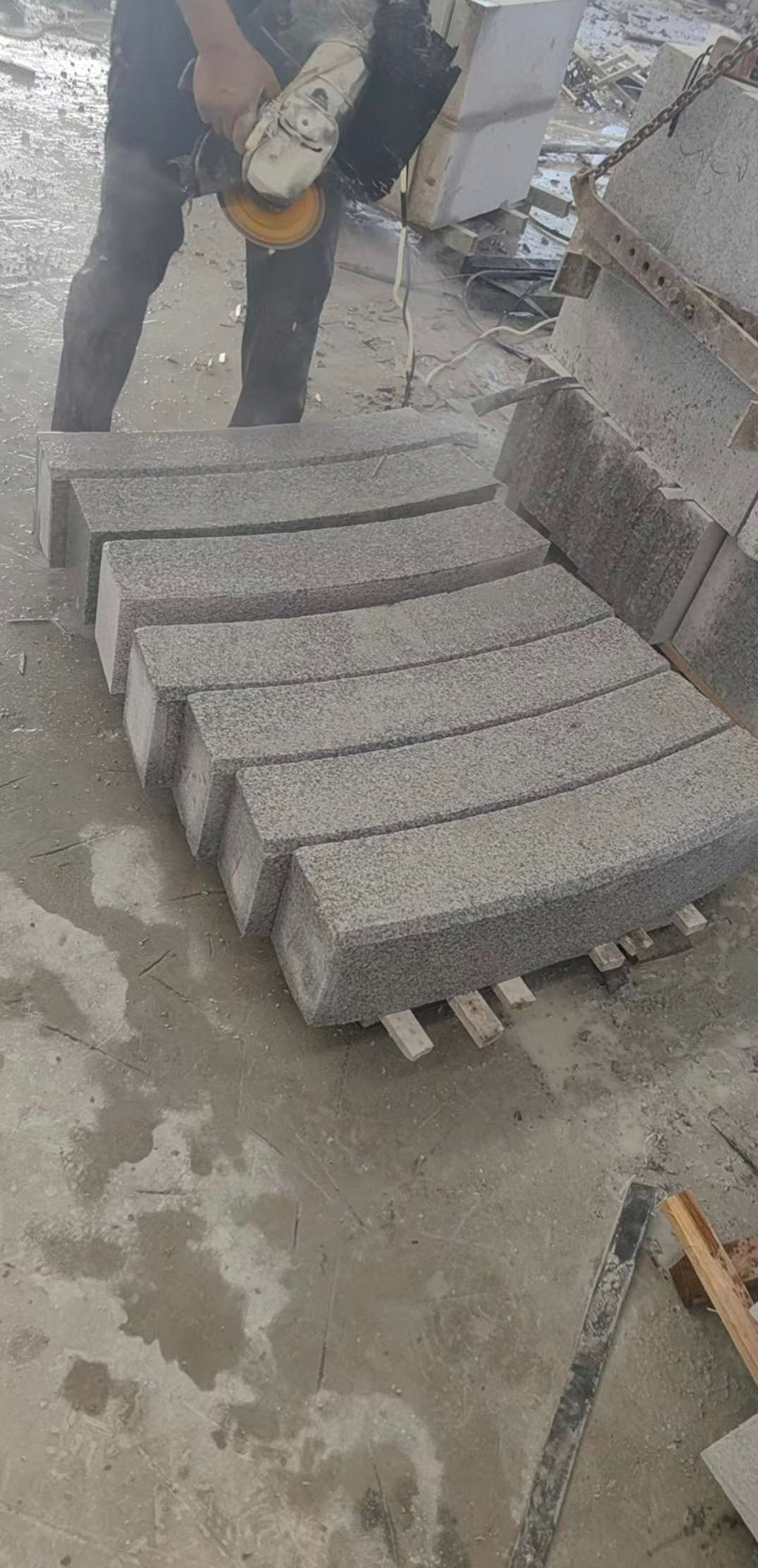 邢台芝麻白弧形路牙石