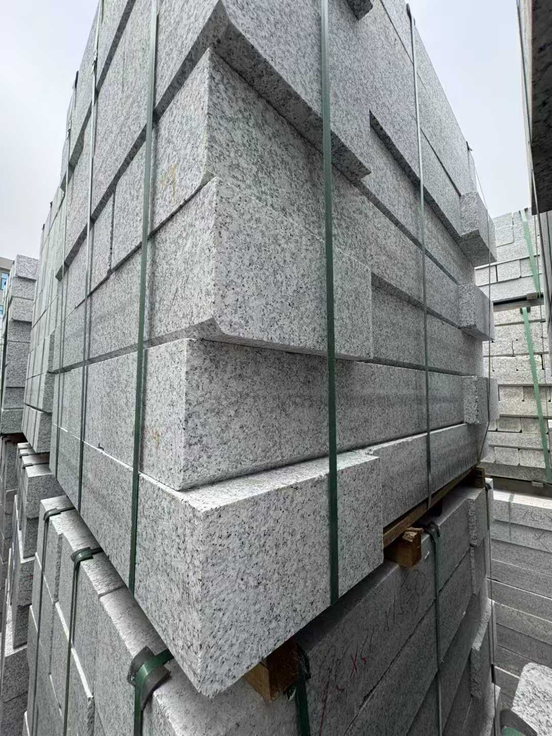 邢台芝麻白路牙石 马路牙子